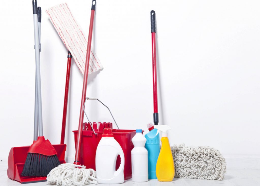 Cara Untuk Membersihkan Peralatan Kebersihan Rumah